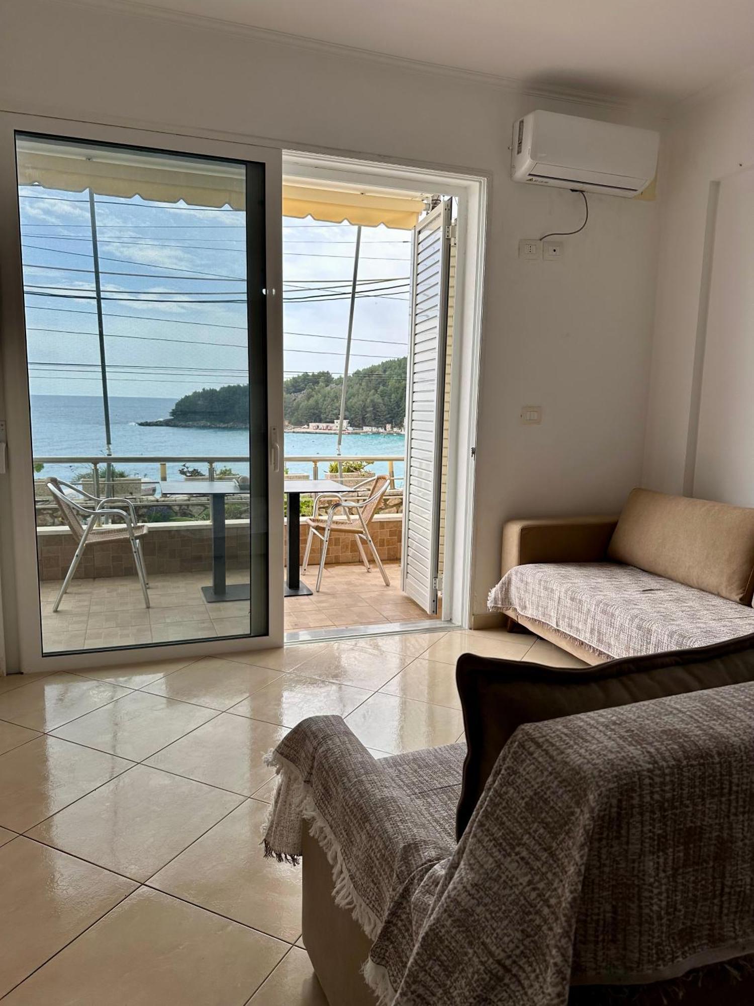 Fane'S Apartments Himare Exterior photo