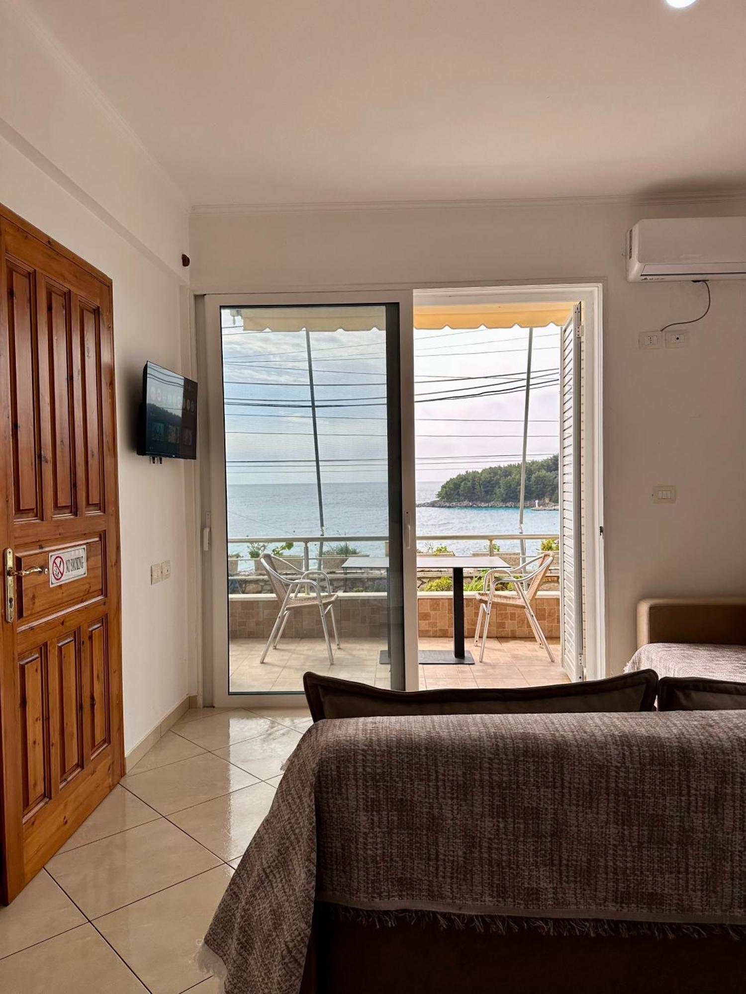 Fane'S Apartments Himare Exterior photo